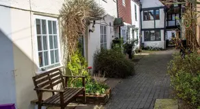 Cathedral Views Grade II Listed Mews Cottage - Image 5