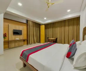 Townhouse OAK Hotel Vihar Deluxe - Image 2