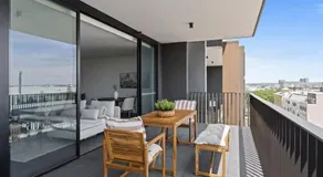 Salt & Stone - Harbour Views, Balcony & Parking x1 - Image 5