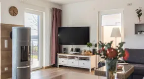 5 Sterne Ferienhaus direkt am See mit Sauna-Kamin-Garten - Image 2