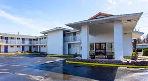 Pendleton Inn and Suites - Image 2