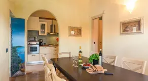 Modern Apartment in Salò with Swimming Pool - Image 4