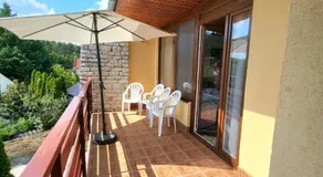 Fenyves Villa Balatonakarattya - Image 3