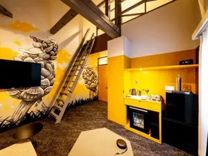 The Villa & Barrel Lounge - Image 5