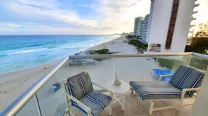 Paradise Beachfront & Nightlife Heart - Image 3