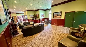 Mackinaw Beach and Bay Inn & Suites - Image 4