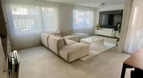 Moderne Wohnung mit Einrichtung - Image 2