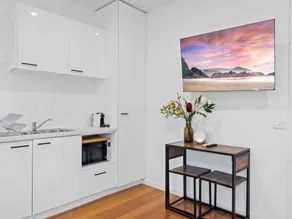 Stunning Studio Apartment Near Public Transport - Image 3