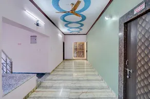 Super OYO Collection O Gorakhpur Mandir Formerly Pavitra Palace - Image 4