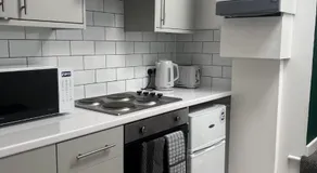 The Hive 2-Bed Apartment with Kitchen and Private Bathroom in Lively Monton Village - Sleeps 4 - Free WiFi - Parking Nearby - Image 3