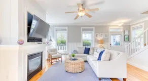 The Beach Bungalow at Olivia Beach, Hot Tub and Outdoor Summer Pool, sleeps 6 - Image 2