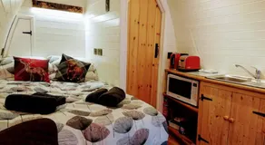 Owl Hut Cosy Ensuite Pod Snowdonia Coast Sleeps 2 - Image 2