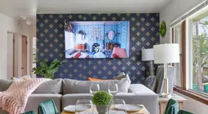 Executive Retreat - 2 Parking Spaces, Sleeps 4! - Image 3