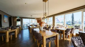 Glamping Houseboat - Image 3