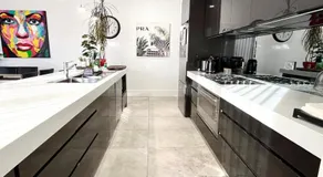 Luxury 2br CBD View Apartment with huge Balcony - Image 4