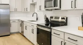 Cozy & Chic - Worker Friendly - Image 4