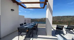 Modern penthouse with two terraces, jacuzzi and sea, lake and mountain views, in Almazara Hills - Image 5