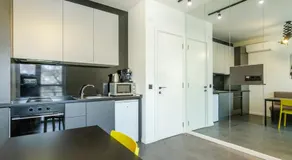 Viral 2 BR Photo Studio Loft - Image 4