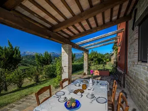 Country House in Monte San Martino with Pool - Image 4