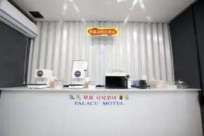 Palace Hotel - Image 5