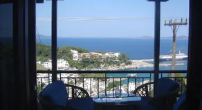 Captain George's Apartments - Image 4