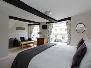 Radcliffe Guest House - Image 2