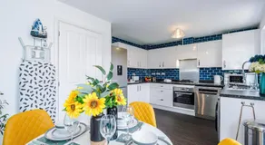 Vibrant Home in Crewe by 53 Degrees Property, Ideal for Business, FREE Parking! - Image 2