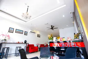 Lux Hotel - Image 2