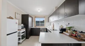 Granton River View Home Near Hobart CBD Parking - Image 5