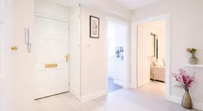 Classy 2BR Hyde Park Home 2 mins from station - Image 5