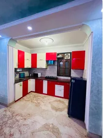 Spacious 4 BR near
Metro station - Image 4