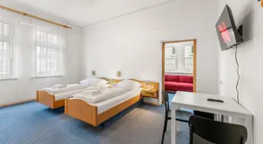 Monteurapartments in Heidenheim NEU Küche Smart TV WIFI - Image 4