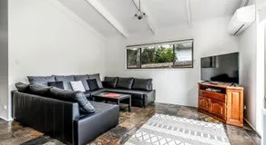 Wavelength Free Wifi and Pet Friendly outside only - Image 2