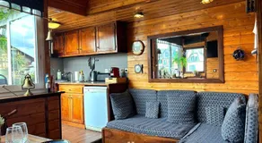 The Boat Central Terrace Retreat 2 Guests - Image 3