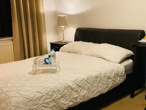 ASHMINA HOLIDAY LET with Free onsite Parking for SMALL VANS and cars only - Image 5