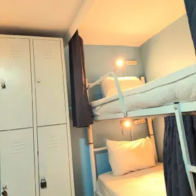 SHARED room  .  (SLEEPS 4) SHARED SHOWER .TOILET - Image 4