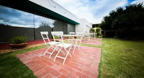 Sandown Regency Hotel & Apartments - Image 5