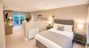 Studio Guesthouse Apartment - 4 mins from airport - Image 2