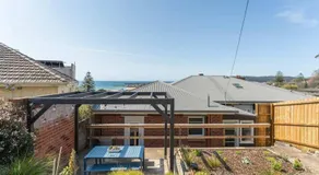 Modern 3-Bed Coastal Escape - Image 4