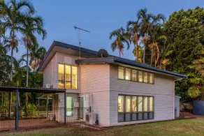 4BR Pet-friendly Pool Paradise - Image 5