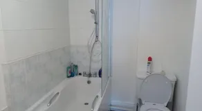 Lovely 1-bedroom flat within minutes from the beach! - Image 2