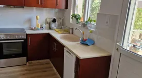 Anna's - Image 5