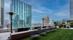 Lux Apts with Lake Views and Top Amenities - Image 4
