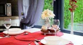 Located in the peaceful NG8 Wollaton , Perfect for Business Trips & Family Holidays or working proffesionals-long term deals, M1 Nearby , Free Parking , Private Garden , 500Mb Wi-Fi , Netflix - Image 3