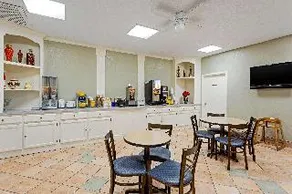 Rodeway Inn & Suites - Image 3