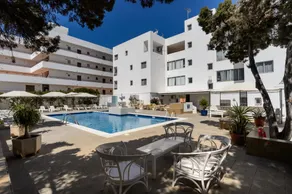 Apartamentos San Antonio Beach - Image 2