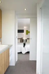 Agréable mobil-home avec piscine, barbecue et jardin | Avec animaux autorisés - Image 2