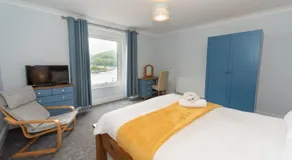 Large House in Looe, Near Beach and Bars with Great Views, Free Parking and Free Access to a Nearby Indoor Swimming Pool - Image 2