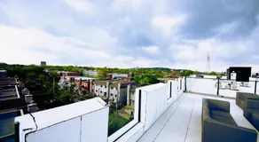 Modern 2BR Retreat with Parking & Gym Near Downtown & Airport - Image 4