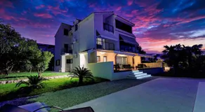 Luxury Semi-Detached House with a Pool near the Sea - Image 3